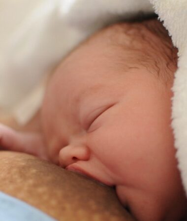 breastfeeding-first-feed-680x451